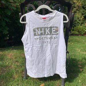 Nike tank top 🌺open to negotiation🌺